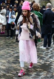 street-style-colorful-fur-jackets-04