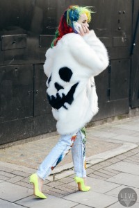 street-style-colorful-fur-jackets-08