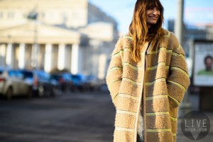 street-style-colorful-fur-jackets-09