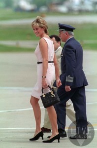 the-history-of-the-it-bag-dior-princess-diana