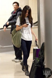 Selena-Gomez-Airport-Style (1)