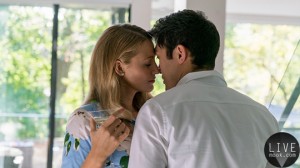 Henry Golding as âSeanâ and Blake Lively as âStephanie" in