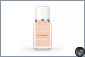 暗疮皮肤：Neutrogena SkinClearing Makeup